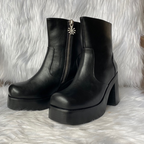 delias platform boots